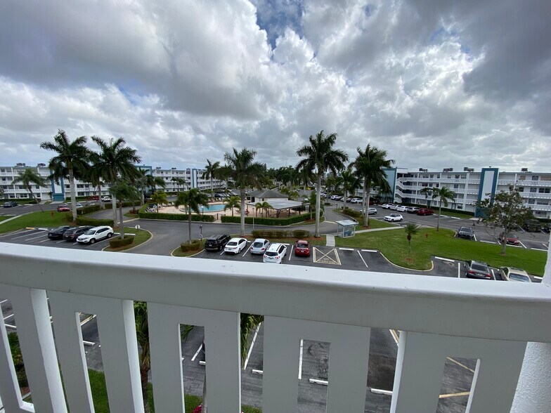 Building Photo - 4048 Exeter C