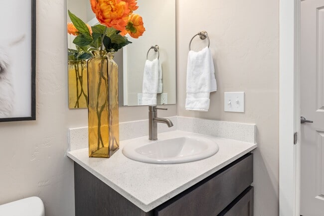 Building Photo - Wilson Creek Townhomes - Move In by 7/31 a...