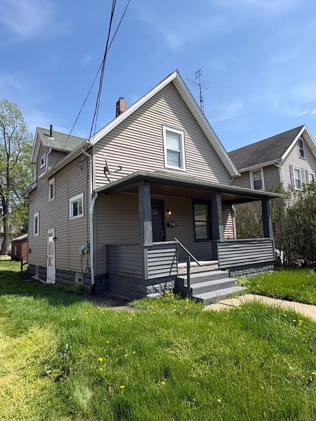 Building Photo - Three bedroom two bathroom home for rent