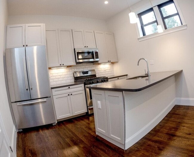 Building Photo - 2 bed in the South End.... Sept 1st move