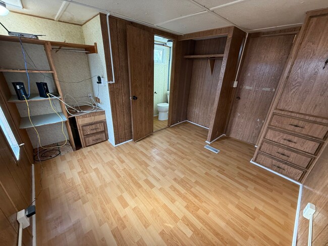 Building Photo - 2 Bedroom 1.5 Semi-Rural Mobile Home with ...