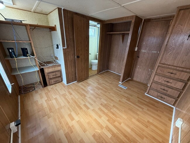 Building Photo - 2 Bedroom 1.5 Semi-Rural Mobile Home with Workshop on Large Lot