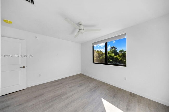 Building Photo - 20 NE 19th Ave