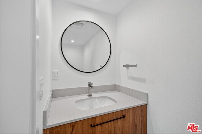 Building Photo - 2412 Eads St