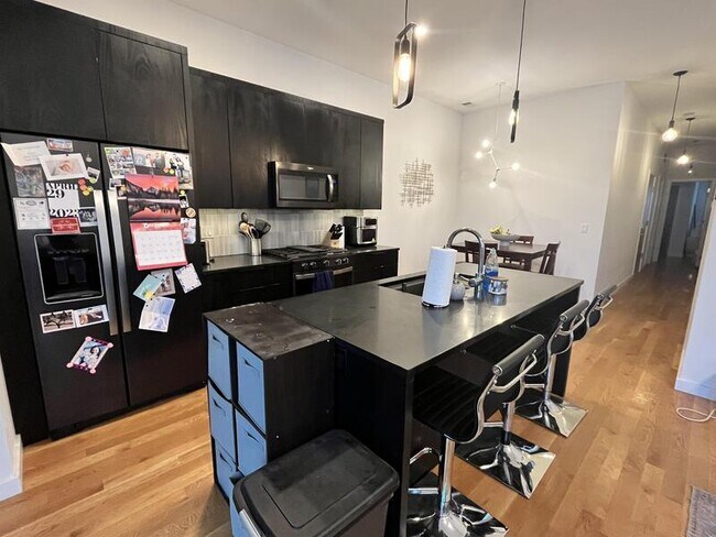 Building Photo - 1637 W Grand Ave