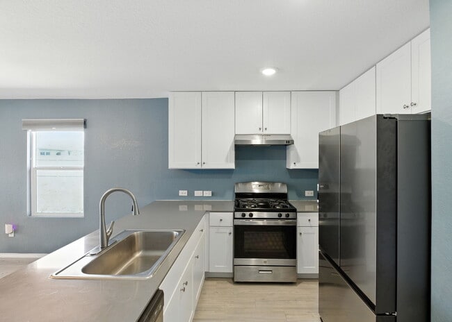 Building Photo - "Charming 3-Bed, 2-Bath Retreat in New Bra...
