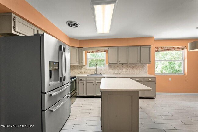 Building Photo - 2240 Jose Cir S