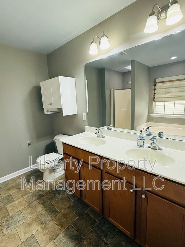 Building Photo - 103 River Oak St