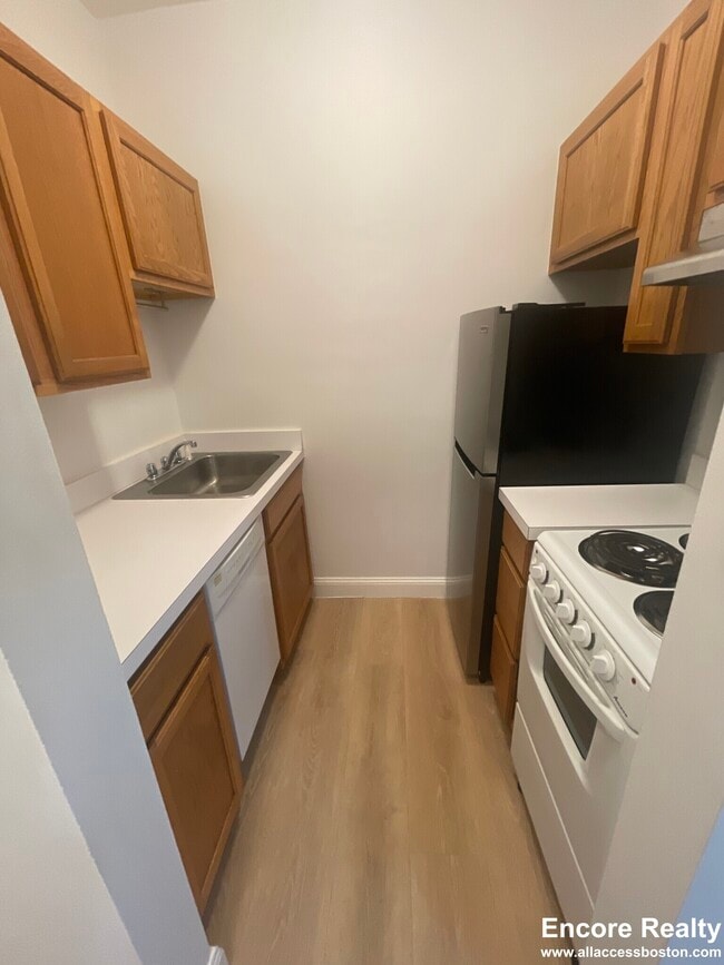 Building Photo - 111 Norway St