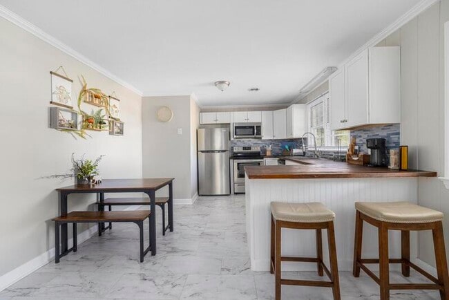 Building Photo - 1300-1330 Windsor Avenue - 1306B