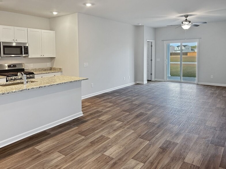 Building Photo - 367 Pine Crest View Dr