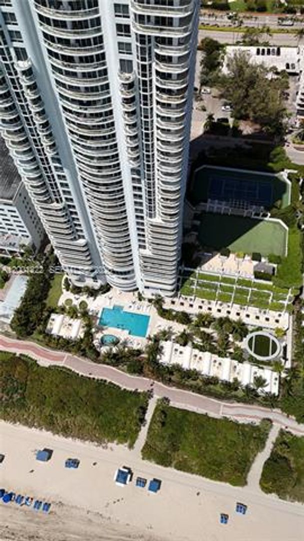 Building Photo - 6365 Collins Ave