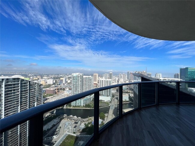 Building Photo - 801 S Miami Ave