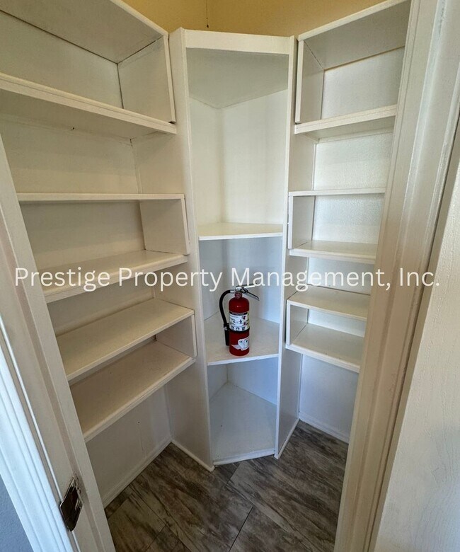 Building Photo - This 4/2 Vail Manufactured Home Is On A 1 Acre Lot!!!