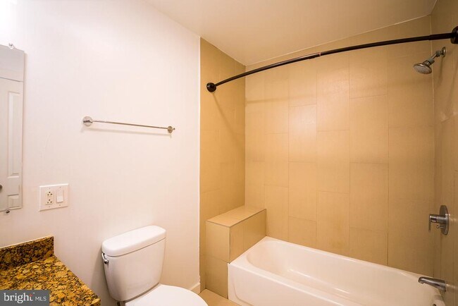 Building Photo - 4 Leverington Ave