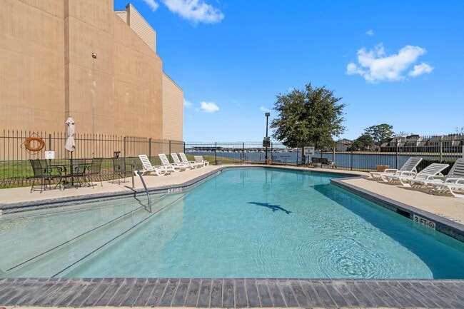 Building Photo - 12600 Melville Dr