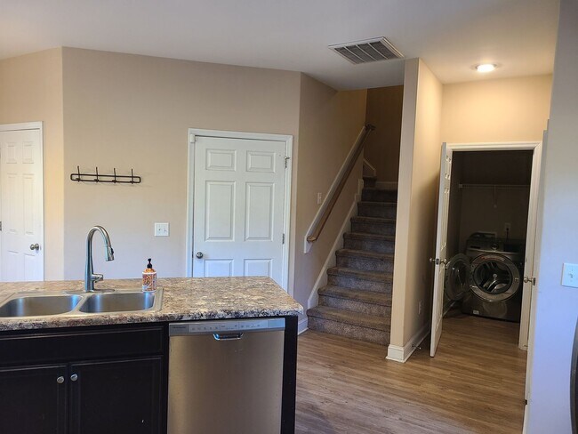 Building Photo - 3 Bedroom, 2.5 bath home - Sneads Ferry - Everetts Creek Community