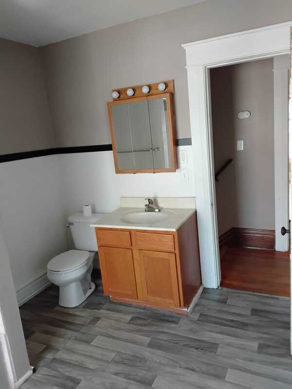 Building Photo - 412 West César E. Chávez Ave. Unit 2