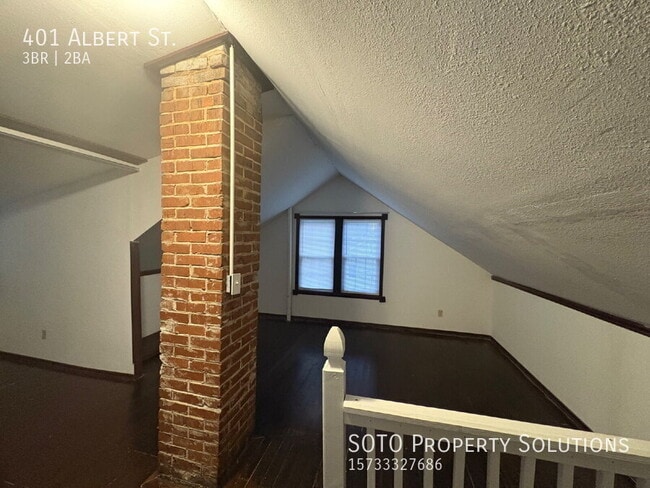 Building Photo - 401 Albert St