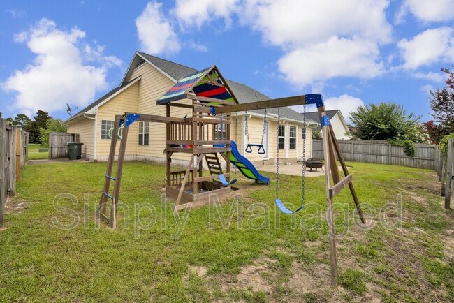 Building Photo - 3926 Red Oak Drive