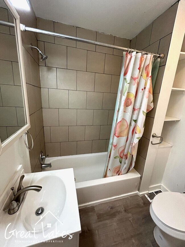 Building Photo - Beautiful two bedroom Warren house for rent!