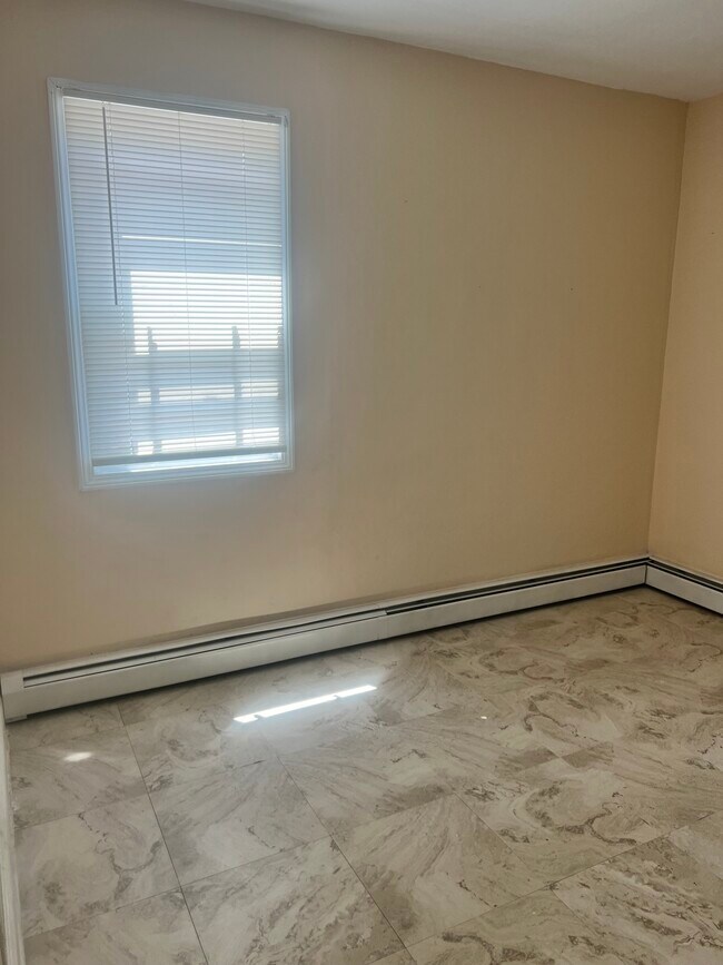 Building Photo - 456 Chalkstone Ave