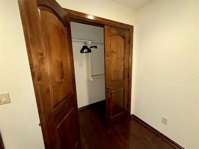 Building Photo - 16616 Moorgate Ln