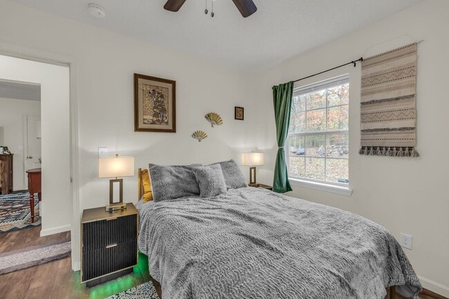 Building Photo - 306-306 Glenwood Cir