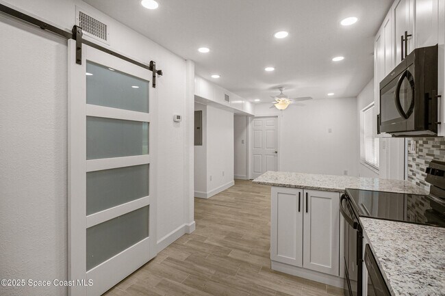 Building Photo - 2364 Pineapple Ave