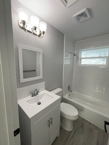 Building Photo - 561 Raleigh St