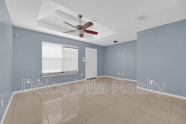 Building Photo - 110 S Ridge Ln