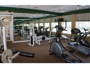 Building Photo - Very nicely upgraded  2bed/2bath 2nd floor...