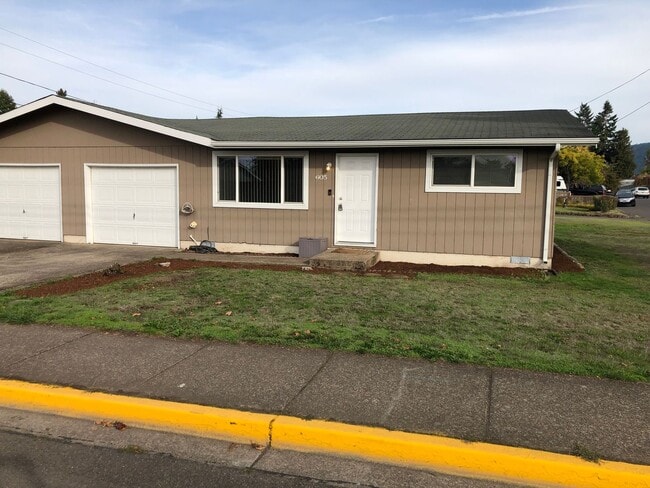 Primary Photo - Beautifully updated 2 bed/1bath duplex in ...