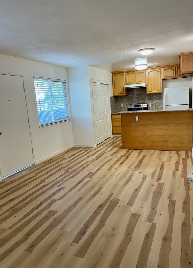 Building Photo - 365 N 3rd St