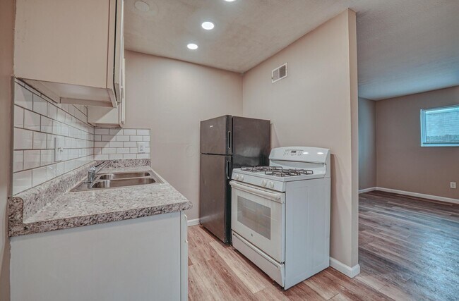 Building Photo - 2735 Joyce Ave