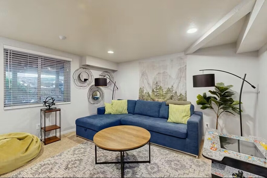 Building Photo - 8149 S Clover Spring Ln