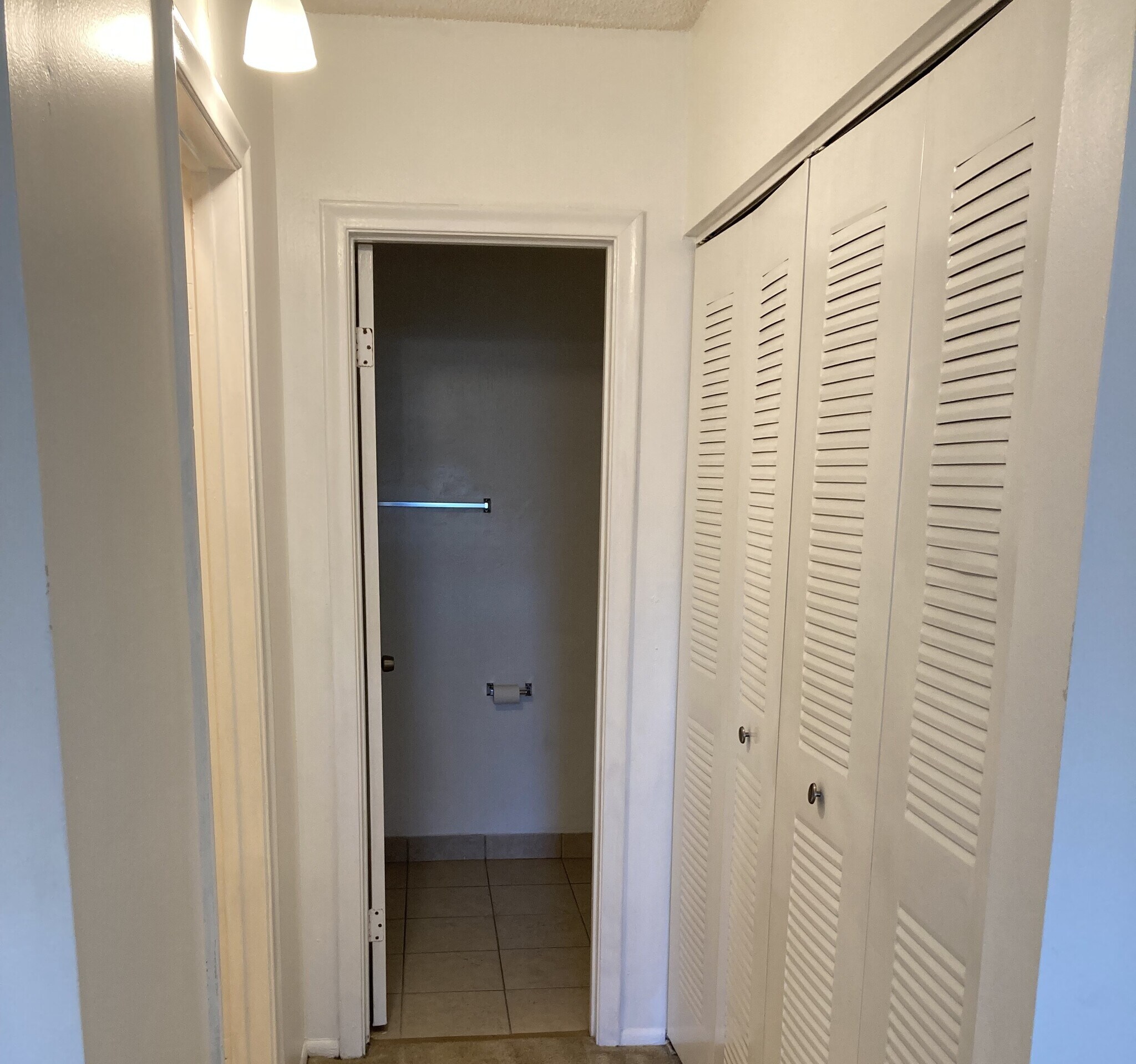 Closets - 2501 Riverside Dr