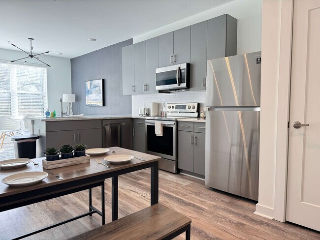 Building Photo - 525 Parkway Dr NE