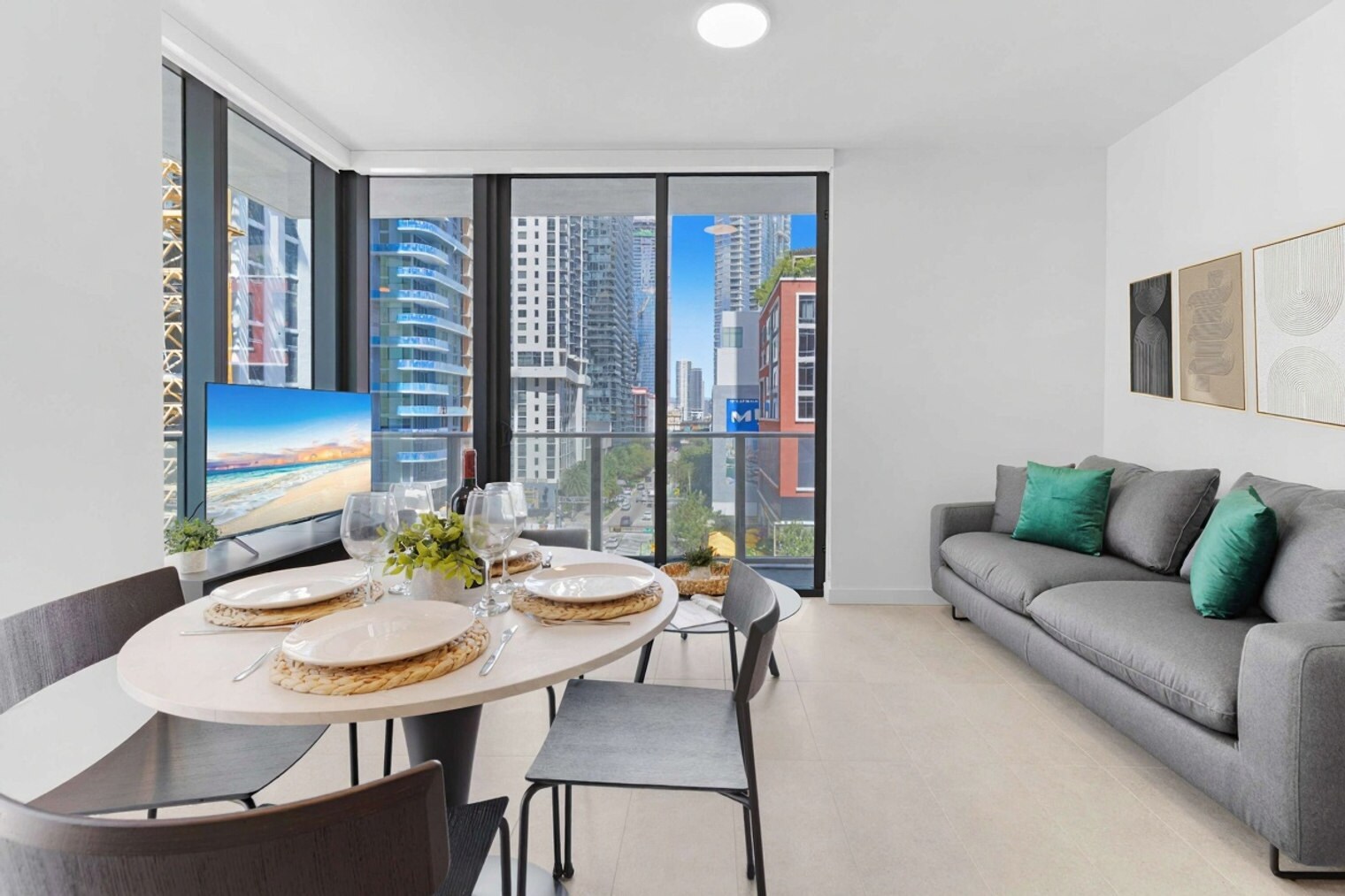 Building Photo - 501 NE 1st Ave