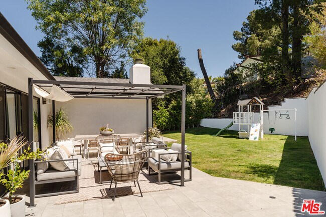 Building Photo - 3554 Alginet Dr