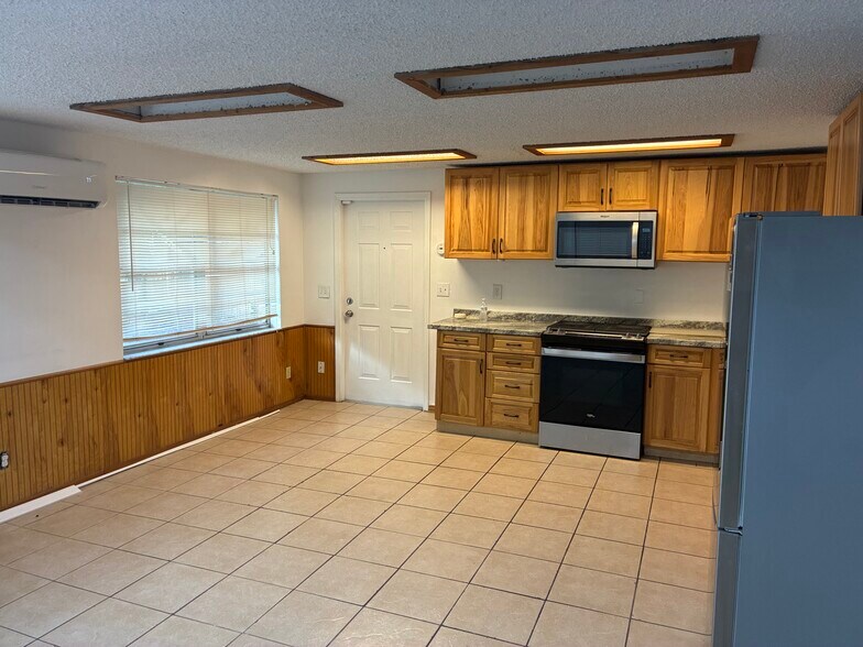 Building Photo - 9035 Arndale Cir