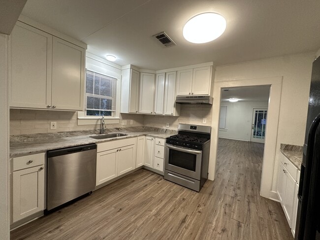 Building Photo - 151 Louisa Blvd