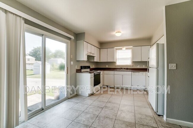 Building Photo - 3704 Willow Run Dr