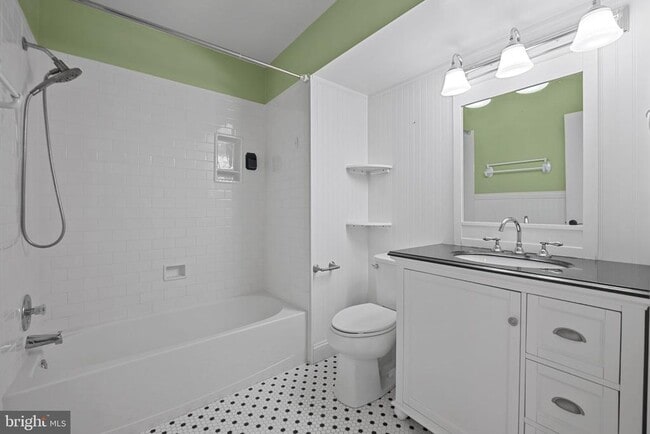 Building Photo - 14551 Lock Dr