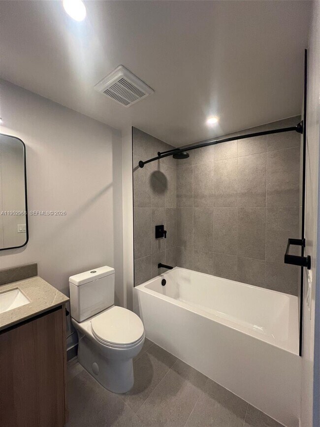 Building Photo - 121 NE 5th St