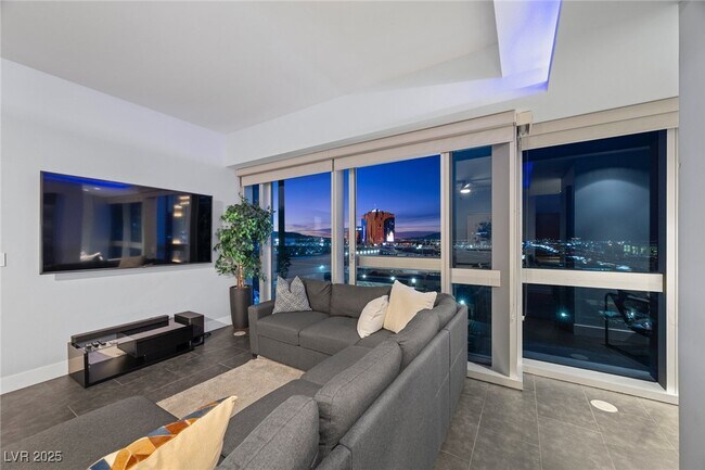 Building Photo - 4471 Dean Martin Dr