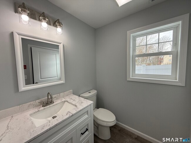 Building Photo - 96 Collis St