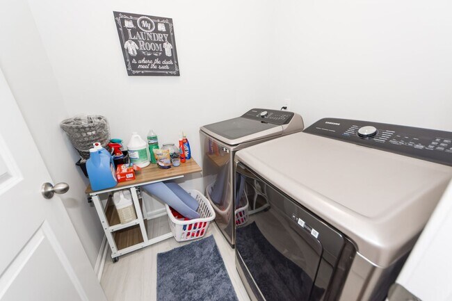 Building Photo - 4 Bedroom 2 Bath Home in French Quarter Creek - Huger