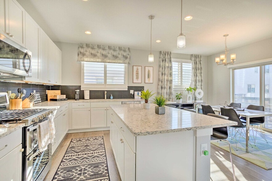 Building Photo - 4260 E Warren Ave