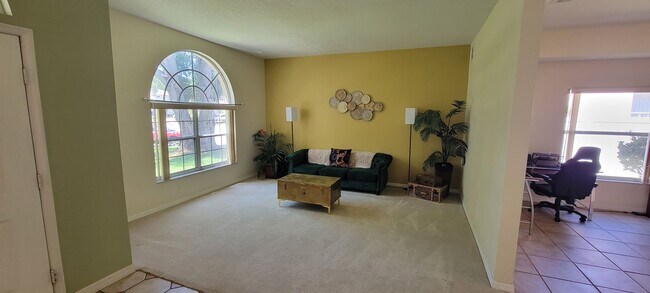 Building Photo - Beautiful 4/3 2 Story Pool Home In Ocoee FL